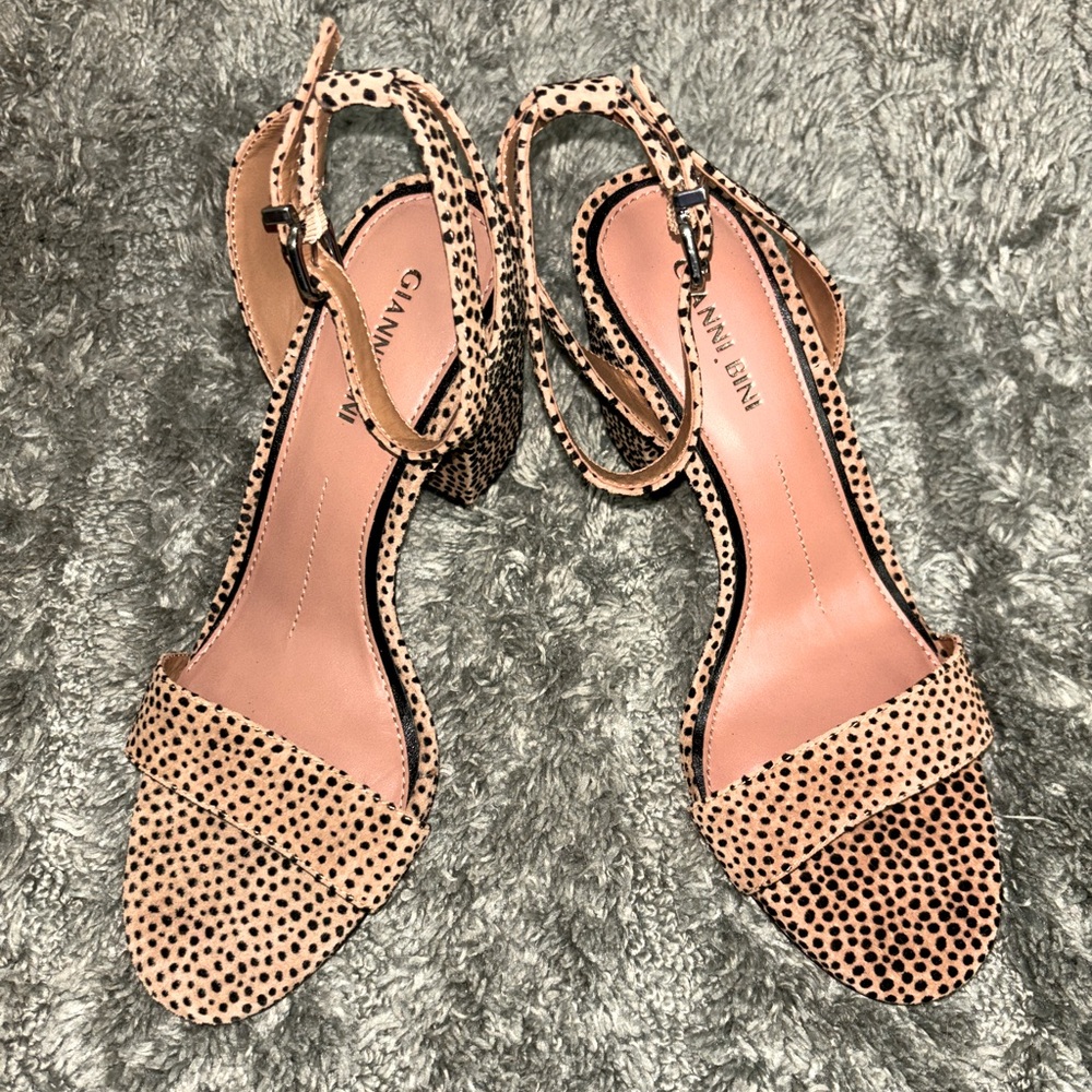 Gianni Bini block animal print heel ankle strap sandals, size 7